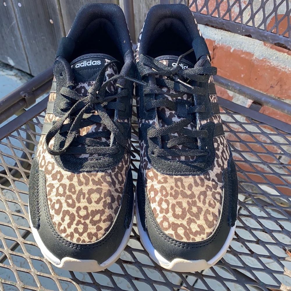 New Ladies Adidas Cheetah Print Tennis Shoes size 9